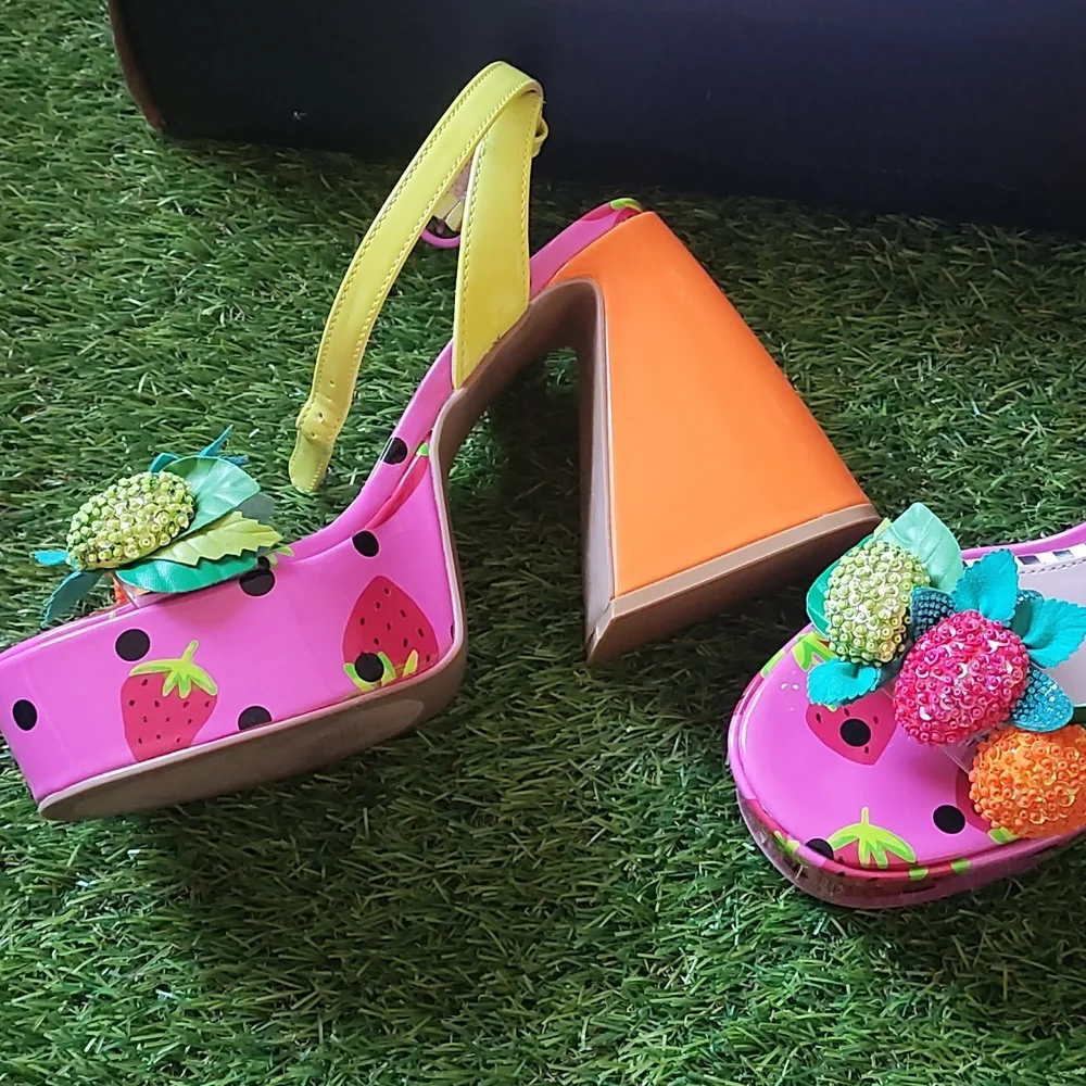 Betsy Johnson FRUIT Heels - Picture 7 of 14